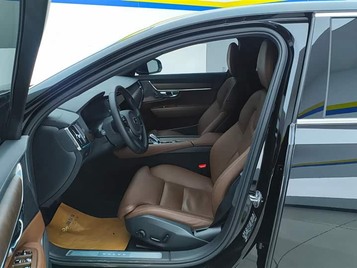 Фото 9 - Volvo S90