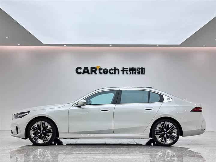 Фото 2 - BMW 5 Series