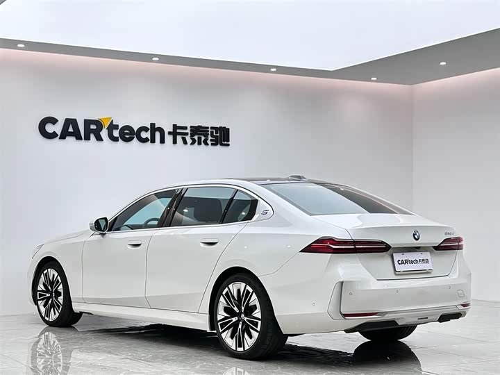 Фото 3 - BMW 5 Series