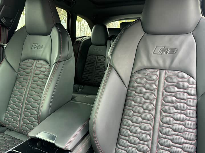 Фото 8 - Audi RS 6