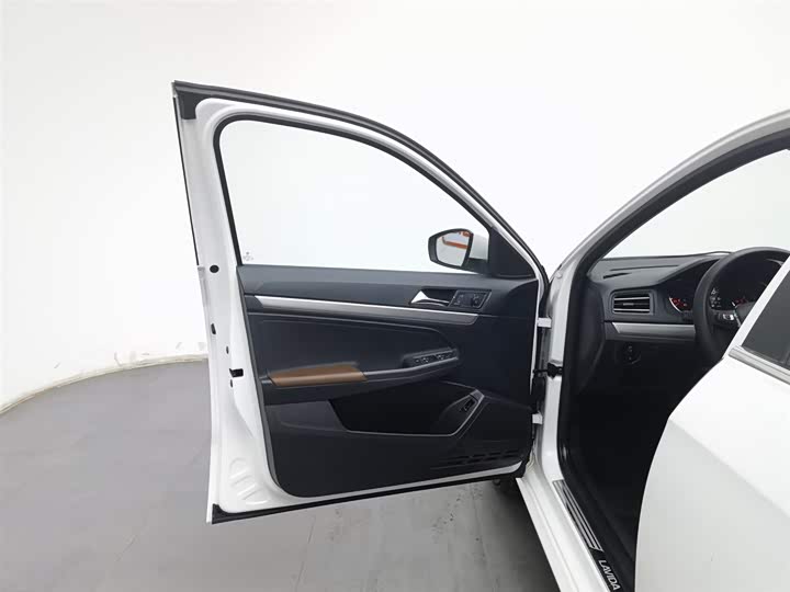 Фото 8 - Volkswagen Lavida