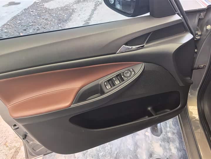 Фото 7 - Buick GL6