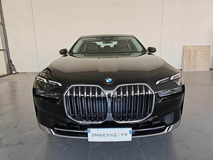 Фото 2 - BMW 7 Series
