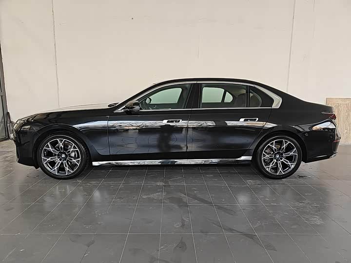 Фото 3 - BMW 7 Series