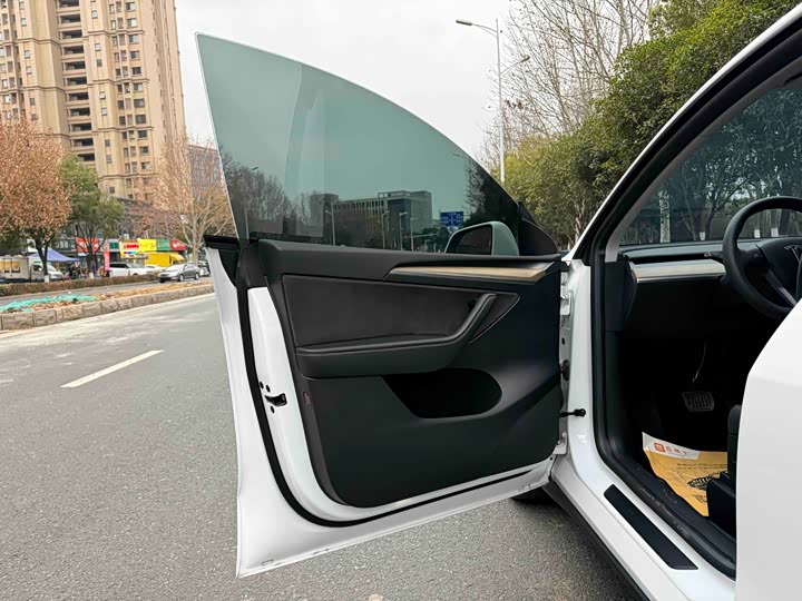 Фото 6 - Tesla Model Y