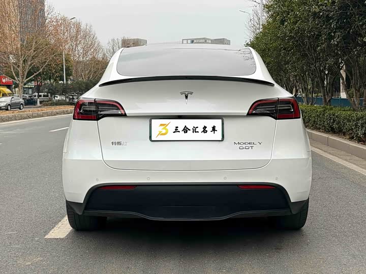 Фото 9 - Tesla Model Y