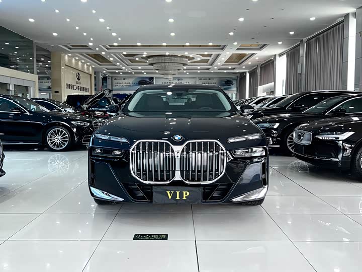 Фото 2 - BMW 7 Series