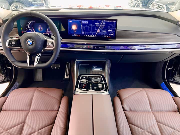 Фото 8 - BMW 7 Series