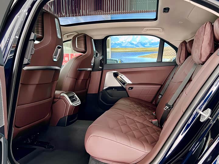 Фото 9 - BMW 7 Series