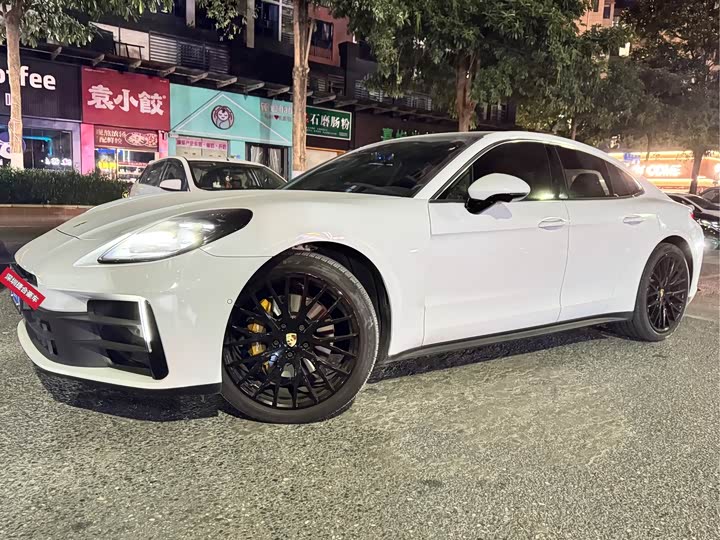 Фото 1 - Porsche Panamera