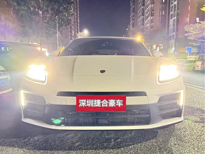 Фото 2 - Porsche Panamera