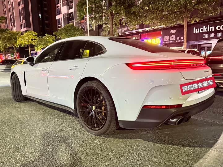 Фото 3 - Porsche Panamera