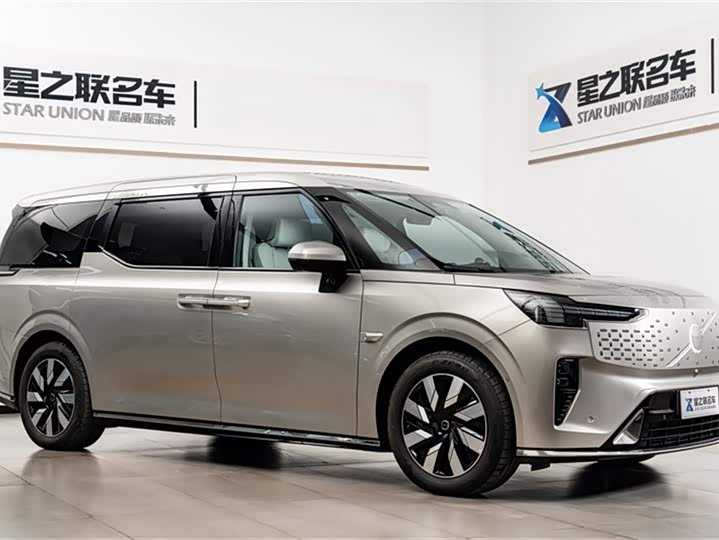 Фото 6 - Volvo EM90