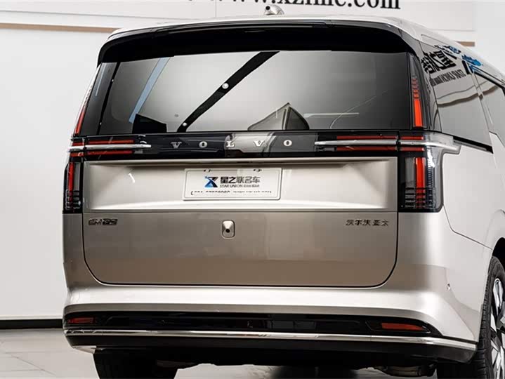 Фото 8 - Volvo EM90