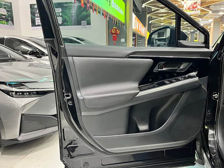 Фото 8 - Toyota bZ4X