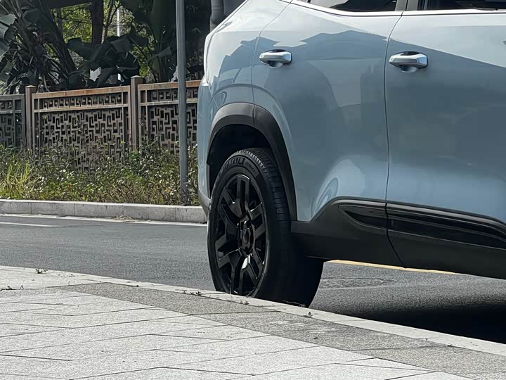 Фото 8 - Geely Atlas