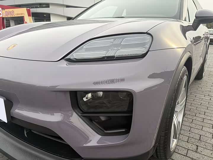 Фото 2 - Porsche Macan EV