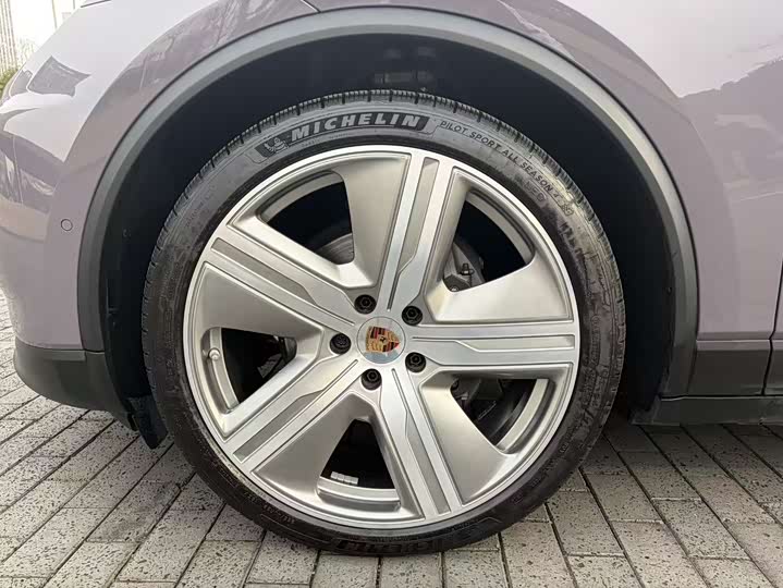 Фото 3 - Porsche Macan EV