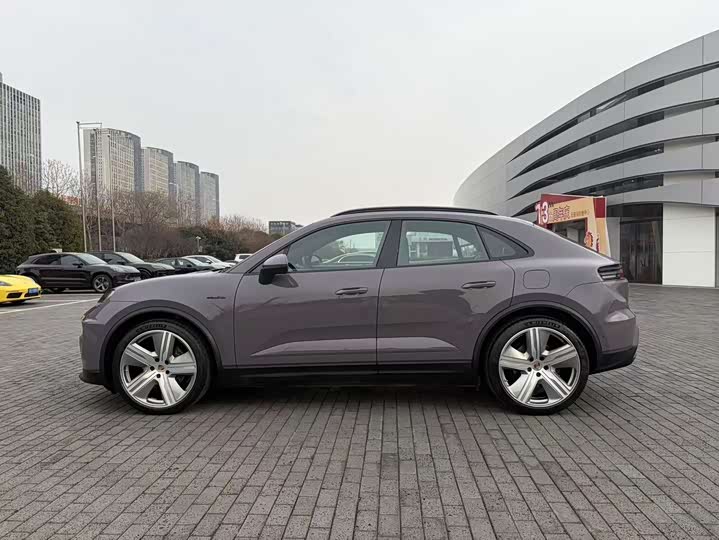 Фото 5 - Porsche Macan EV