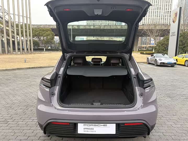 Фото 8 - Porsche Macan EV