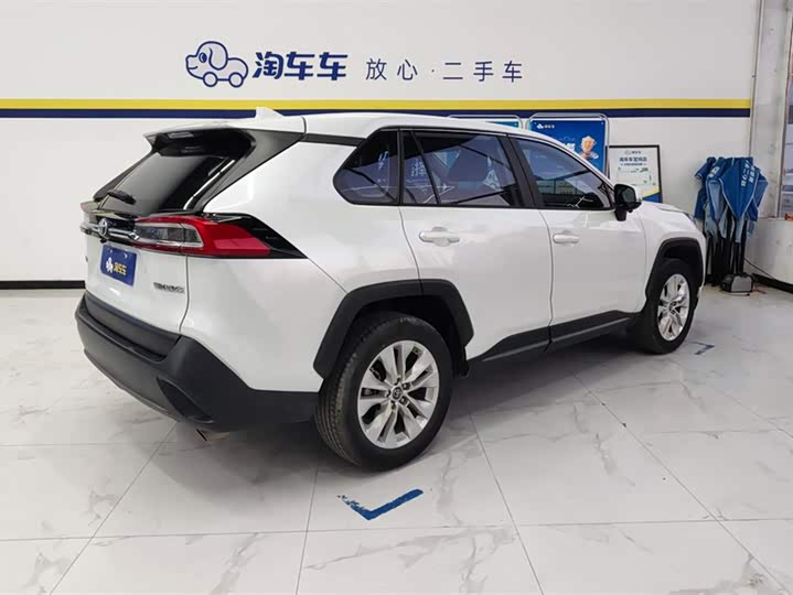 Фото 3 - Toyota Wildlander