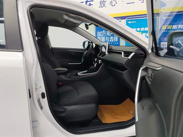 Фото 8 - Toyota Wildlander