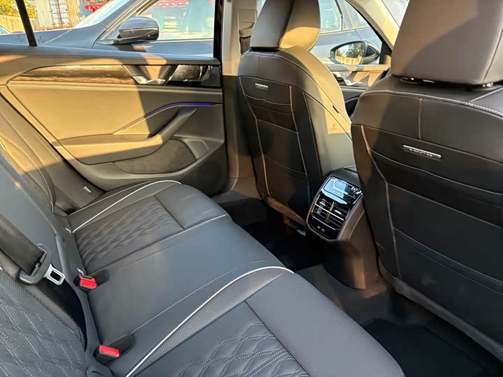 Фото 5 - Volkswagen Magotan