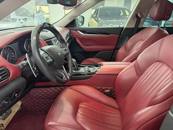 Фото 3 - Maserati Levante