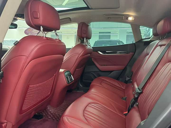 Фото 6 - Maserati Levante