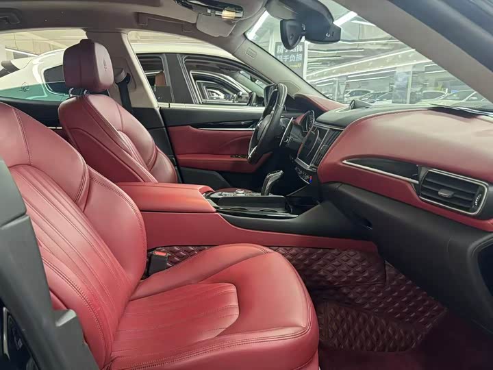 Фото 7 - Maserati Levante