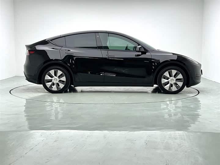 Фото 3 - Tesla Model Y