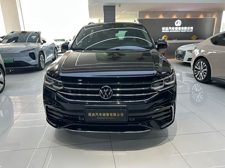 Фото 3 - Volkswagen Tiguan L Pro