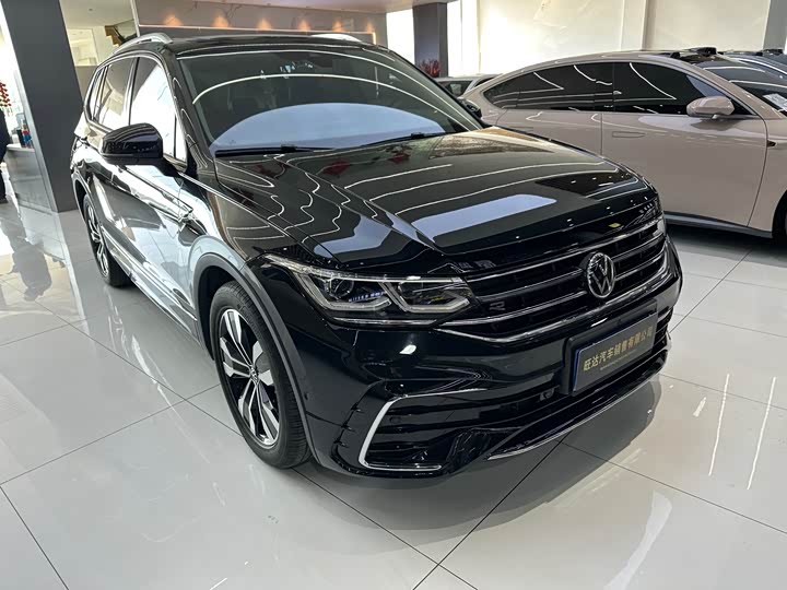 Фото 4 - Volkswagen Tiguan L Pro