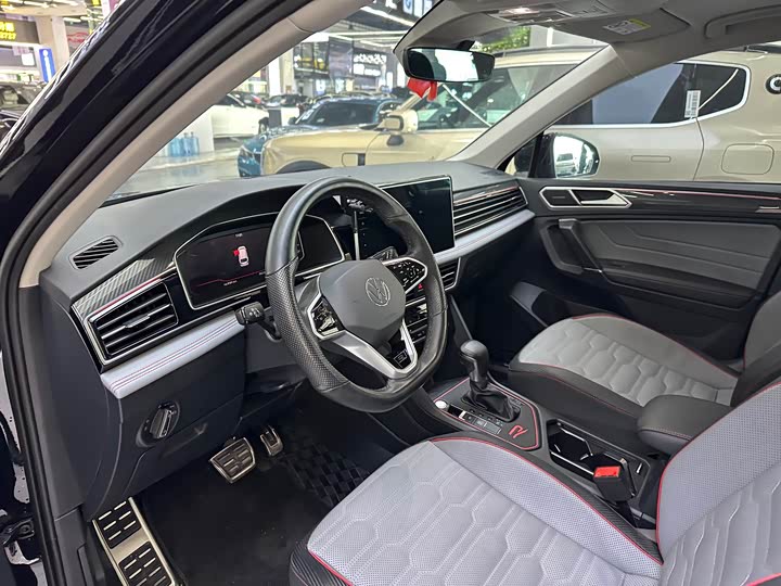 Фото 7 - Volkswagen Tiguan L Pro