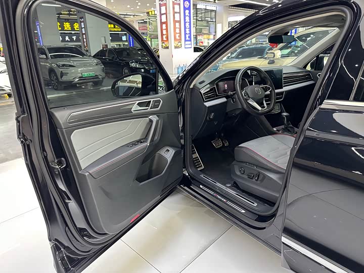 Фото 8 - Volkswagen Tiguan L Pro