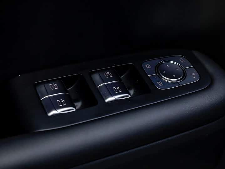 Photo 2 - LiXiang L7