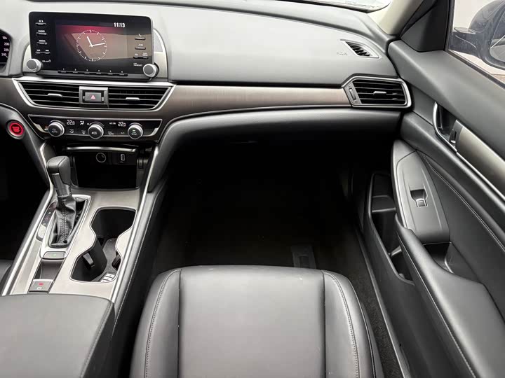 Фото 8 - Honda Accord