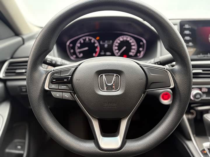 Фото 9 - Honda Accord