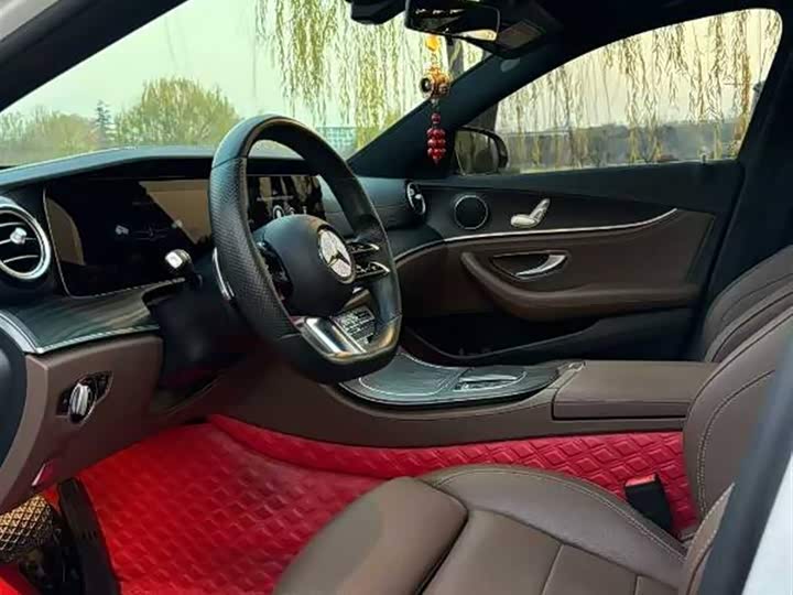 Photo 7 - Mercedes-Benz E-Class