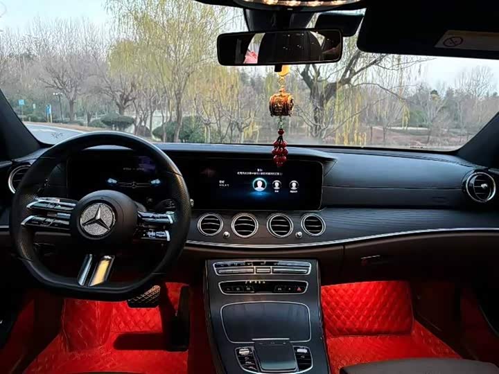 Photo 9 - Mercedes-Benz E-Class