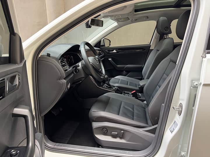 Фото 6 - Volkswagen T-Roc