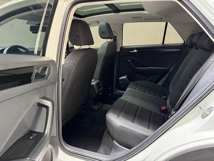 Фото 7 - Volkswagen T-Roc