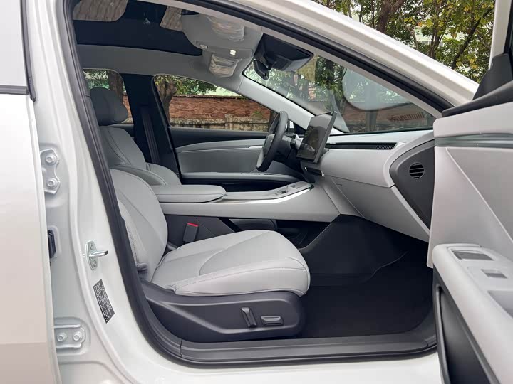 Фото 6 - XPeng Mona M03