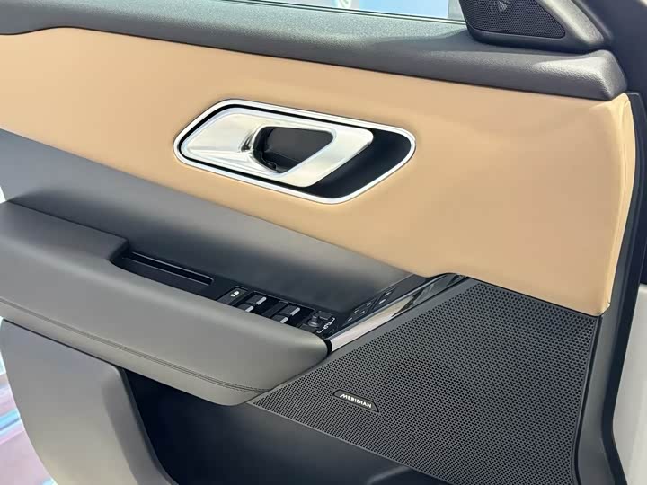 Фото 9 - Land Rover Range Rover Velar