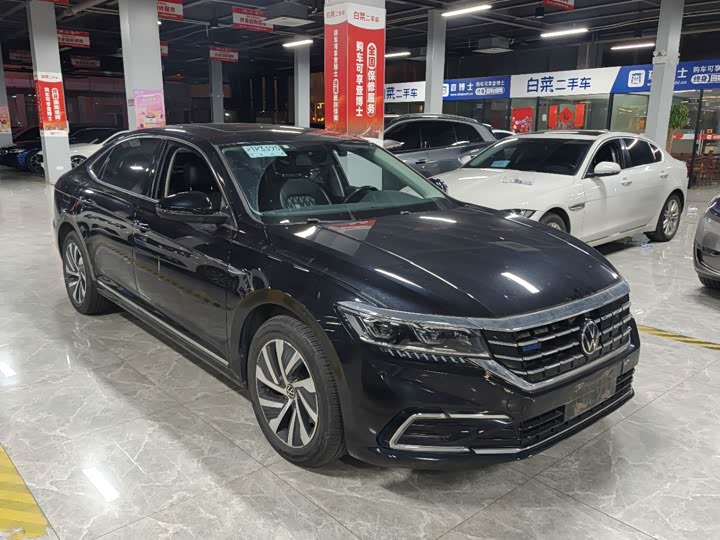 Фото 3 - Volkswagen Passat Hybrid