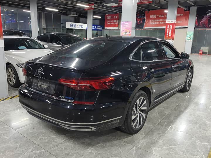 Фото 4 - Volkswagen Passat Hybrid