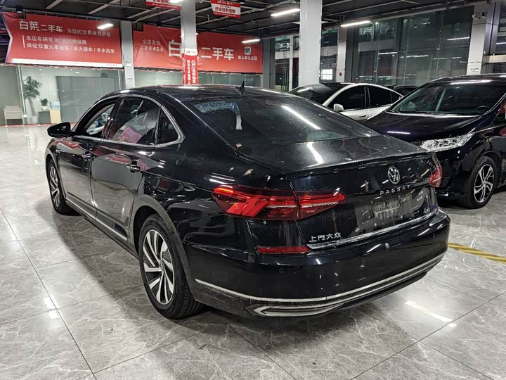 Фото 6 - Volkswagen Passat Hybrid