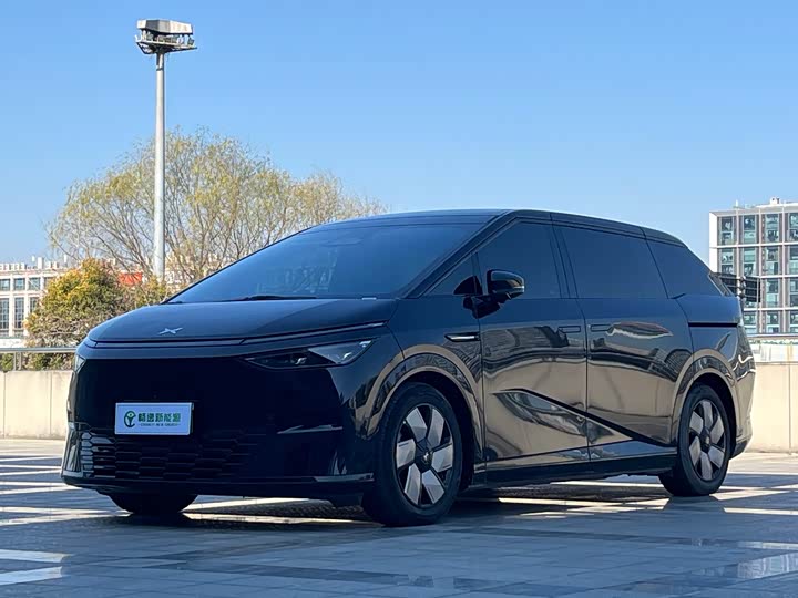 Фото 1 - XPeng X9