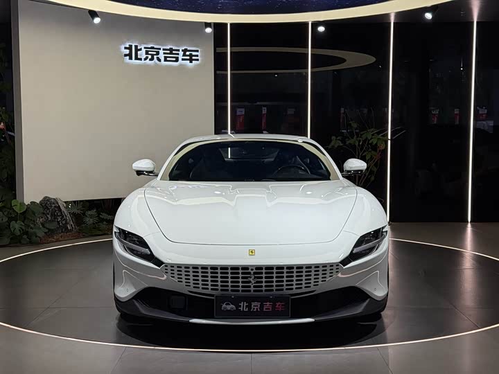 Фото 2 - Ferrari Roma