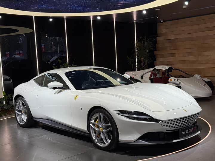 Фото 3 - Ferrari Roma